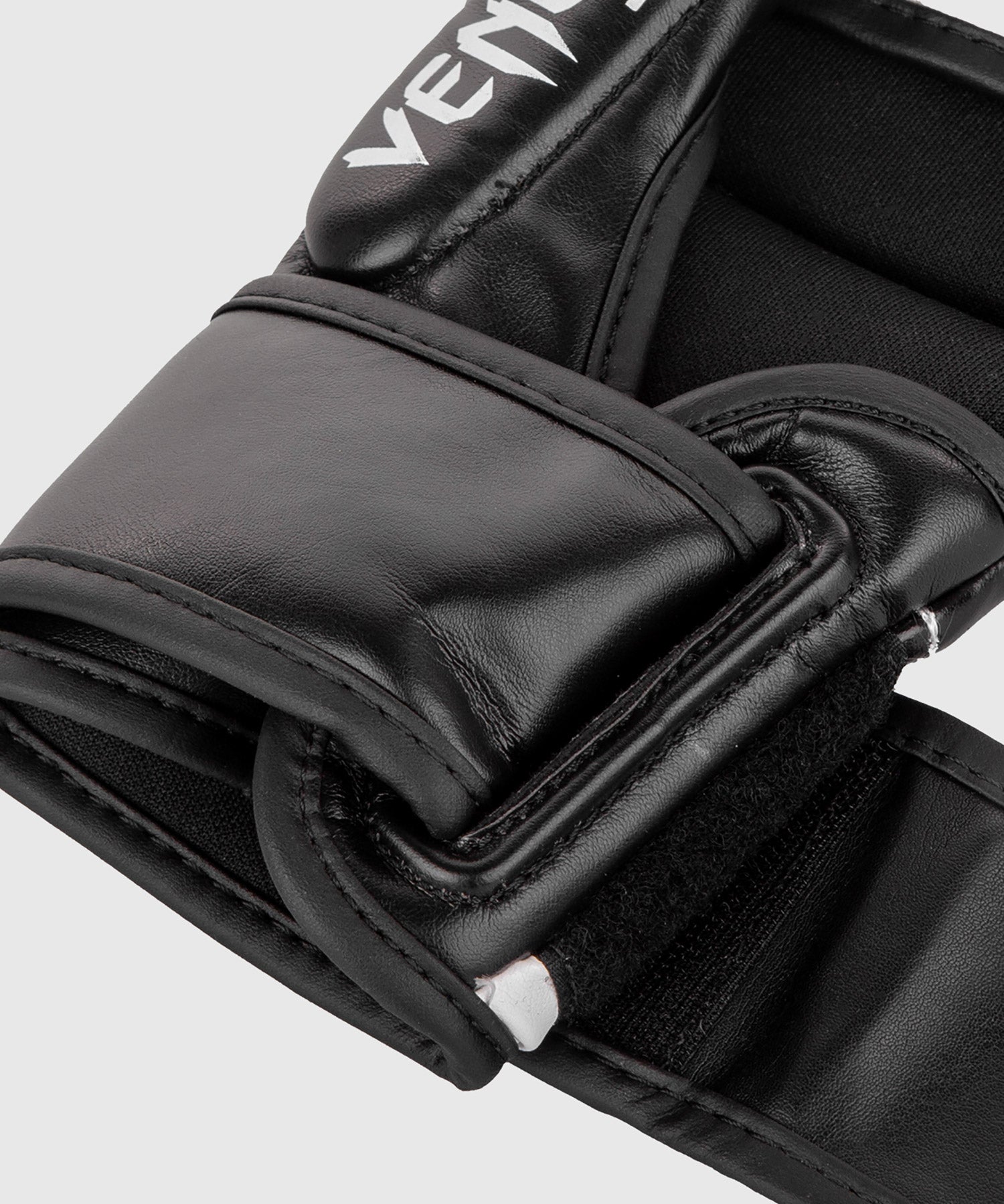 Venum MMA Trainingshandschoen Challenger 3.0 White/Black