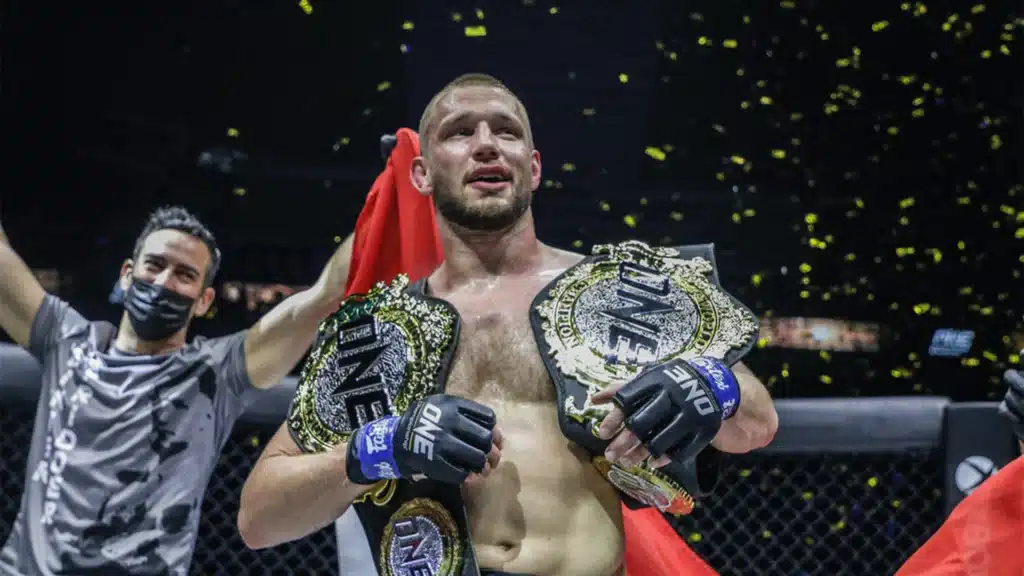 De ridder UFC gevecht