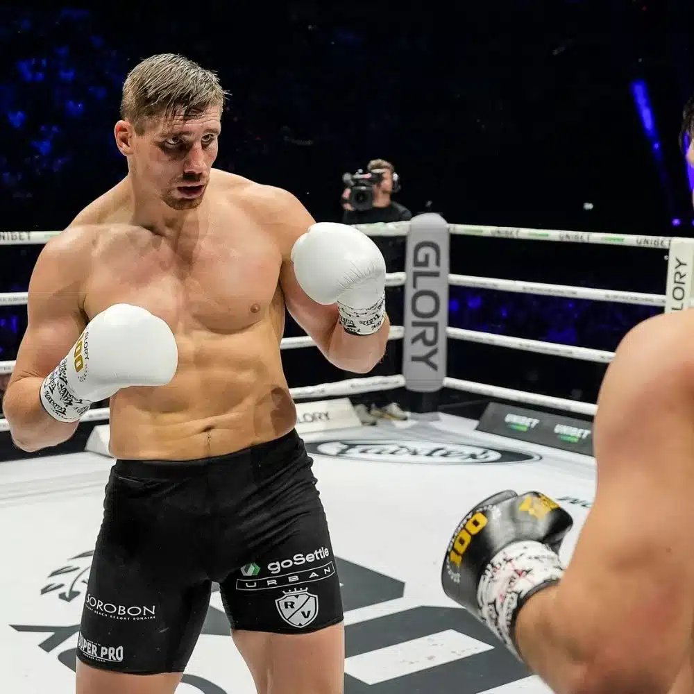 Rico Verhoeven tegen Oleksandr Usyk tijdens Glory in Giza